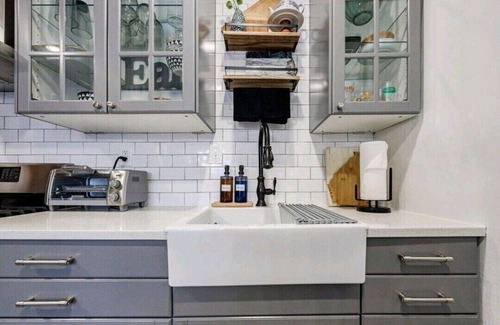 Inman Park House | Pet Friendly Bungalow Steps to Inman Park