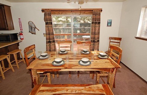 Tahoe Paradise House | Pet Friendly - Central to 3 Ski Resorts!