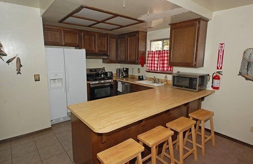 Tahoe Paradise House | Pet Friendly - Central to 3 Ski Resorts!