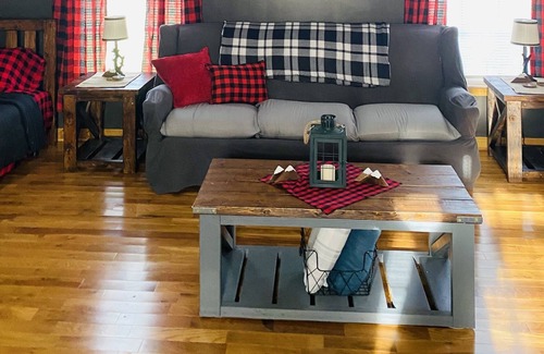 La Follette Cabin | Pet-Friendly Cabin located by Norris Lake