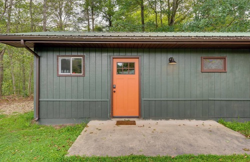 Hillsgrove Cabin | Pet-Friendly Cabin w/Grill in Hillsgrove