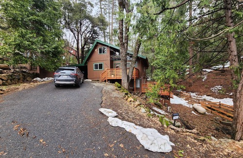 Twain Harte Cabin | Pet Friendly Cabin - Sleeps 14-Movie/Rec Rm. Lake Pincecrest Lake/Deck/Yard