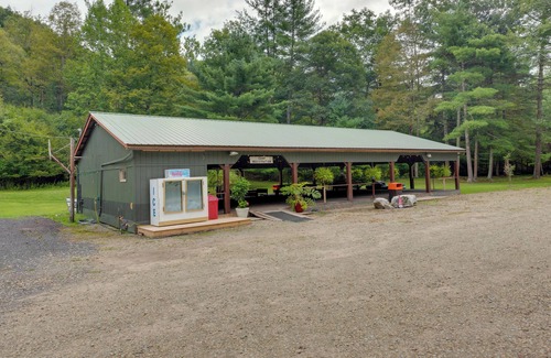 Hillsgrove Cottage | Pet-friendly Cabin w/Grill in Hillsgrove