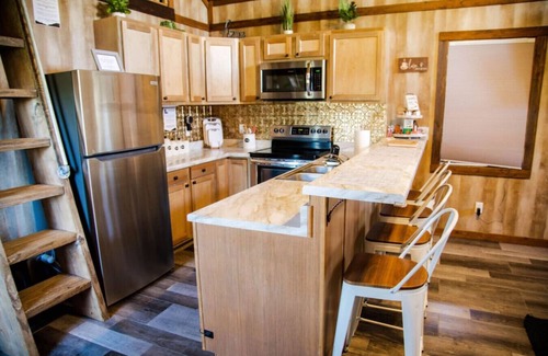 Groveoak Apartment | Pet-Friendly Cabin w/Views & Lake Access - Coco Chateau