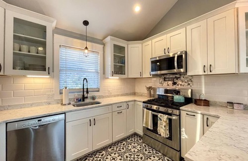 Cape May House | Pet Friendly Carriage House Walkable to Beach