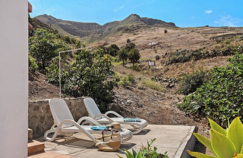 Galdar House | Pet-Friendly "Casa Buenavista" with Sea and Mountain Views, Private Terrace & Wi-Fi