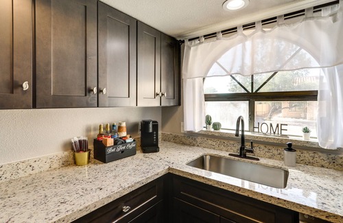 Casa Grande House | Pet-Friendly Casa Grande Townhome: Screened Atrium