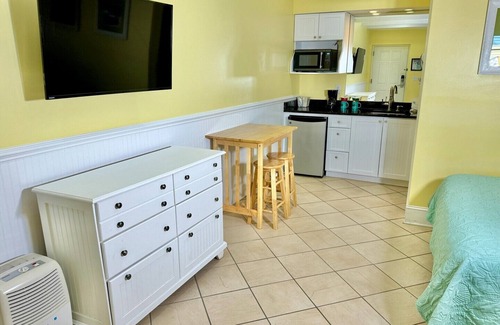 Atlantic Beach Hotel | Pet-friendly, Centrally Located, 3 Blocks to beach! Unit 206