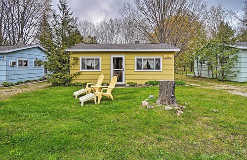 Charlevoix Cabin | Pet-Friendly Charlevoix Cabin: Walk to Lakefront!