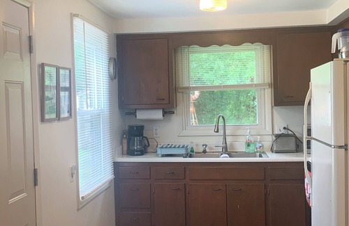 Brimfield Cottage | Pet friendly Charming Lake-Access 2-bedroom Cottage with channel pier, fenced