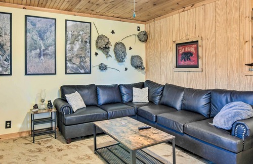 Cleveland Cabin | Pet-Friendly Cleveland Cabin w/ Fire Pit!