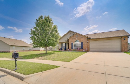Tulsa County House | Pet-Friendly Collinsville Home ~ 19 Mi to Tulsa!