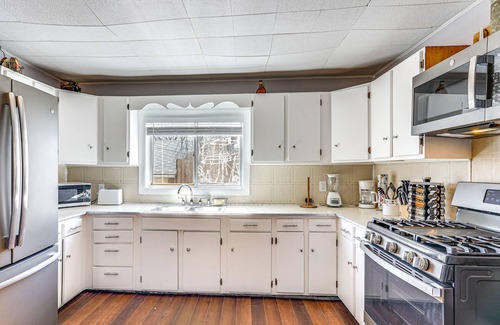 Canon City House | Pet-Friendly Colorado Retreat w/Patio & Fire Pit!
