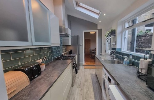 Cambridge House | Pet friendly comfortable Victorian terraced home