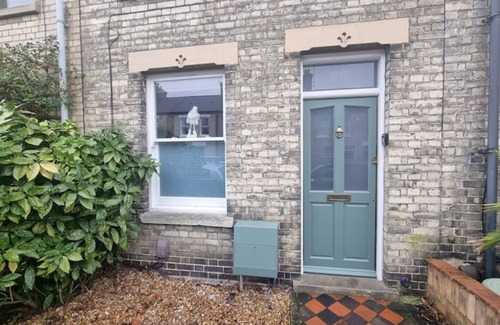 Cambridge House | Pet friendly comfortable Victorian terraced home