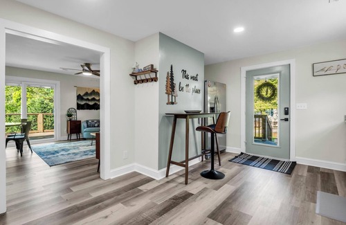 Hendersonville Cabin | Pet-Friendly, Convenient Cabin Minutes from Downtown Hendersonville