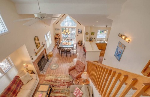 Lincoln House | Pet Friendly Condo w/Amenities