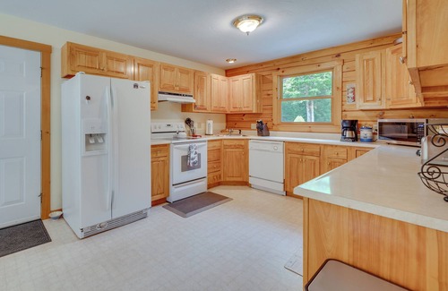 Thornton Cabin | Pet-Friendly Conway Cabin ~ 5 to Campton Mountain!