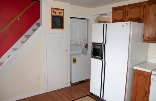 Eustis House | Pet friendly Country Bungalow under the Oaks