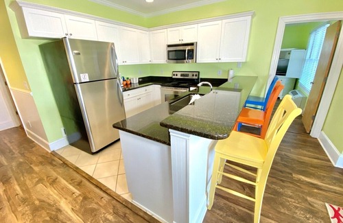 Atlantic Beach Hotel | Pet-friendly, Covered Porch, 3 Blocks to Beach! Unit 121