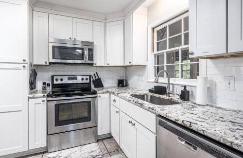 Durham House | Pet Friendly Cozy 3BR