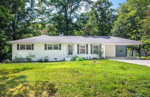 Durham House | Pet Friendly Cozy 3BR