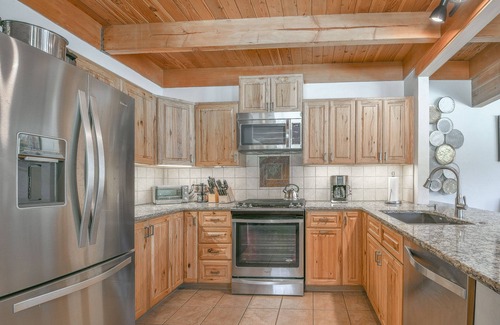 Keystone House | Pet Friendly, Cozy and Spacious, Free Shuttle