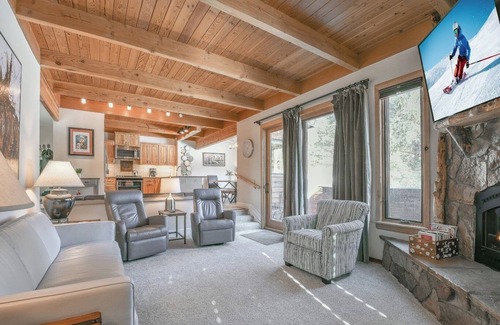 Keystone House | Pet Friendly, Cozy and Spacious, Free Shuttle