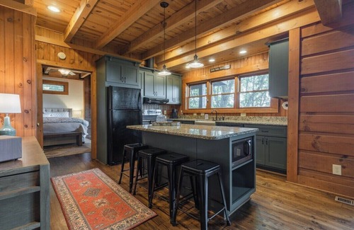 Morganton Cabin | Pet-Friendly Cozy Cabin w/Long Range Mtn Views