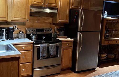 Sweetbriar Farms Cabin | Pet Friendly Cozy Loft Apartment in Lake Lure