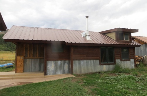 Pagosa Springs Cabin | PET FRIENDLY, cozy, quiet, cabin; river in the backyard STARLINK; VRP-25-0076