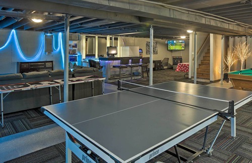 Des Moines House | Pet-Friendly Des Moines Retreat w/ Game Room!