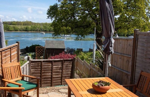 Fareham Apartment | Pet friendly direct water access 3bed sleeps 6