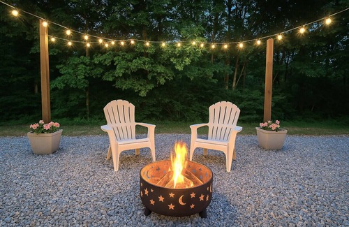 Guntersville Cottage | Pet Friendly + Dog Park + Outdoor Games & Firepit Mins to Guntersville