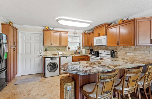 Marathon Apartment | Pet-friendly Duplex unit with pool, cabana, grill, and waterside views!