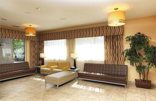 Rio Grande Hotel | Pet-Friendly Escape Near Downtown – Comfort Awaits l 2 Modern Rooms+ Breakfast