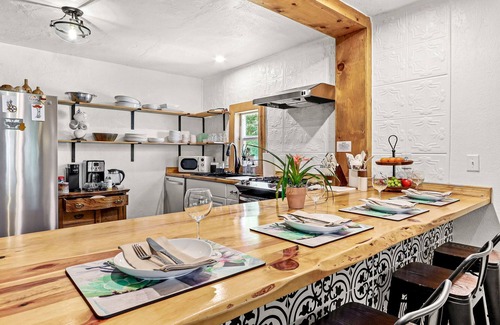 Las Cruces House | Pet Friendly, EV Charger, Great Backyard, Near DT, NMSU, & Mesilla
