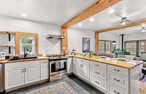 Las Cruces House | Pet Friendly, EV Charger, Great Backyard, Near DT, NMSU, & Mesilla