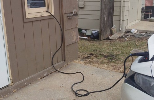 South Kansas City House | Pet friendly & EV charger 3 bed room house