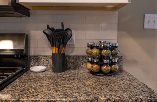 Inman House | Pet Friendly Extended Stay with Fire Pit and Patio