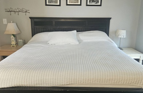 Rodanthe Cottage | Pet Friendly! Extra clean and great Internet! Now Sunday check in and check out