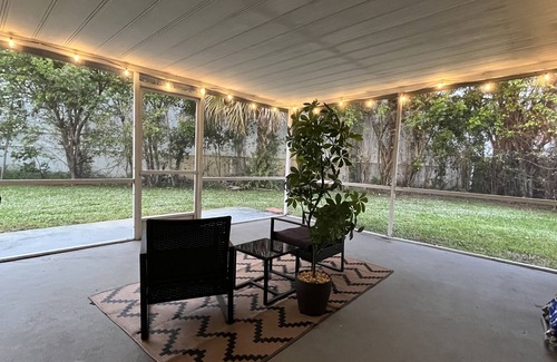 Pompano Beach House | Pet Friendly, Fully Fenced! Relaxing escape in the heart of Lighthouse Point
