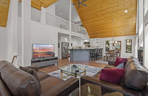 Truckee House | Pet-Friendly Family Chalet | Secluded Truckee Escape Near Lake, Trails & Downtow