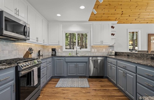 Truckee House | Pet-Friendly Family Chalet | Secluded Truckee Escape Near Lake, Trails & Downtow