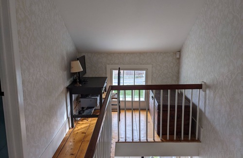 West Dover House | Pet-friendly farmhouse sleeps 10 in style - 2 min from Mt. Snow and Haystack