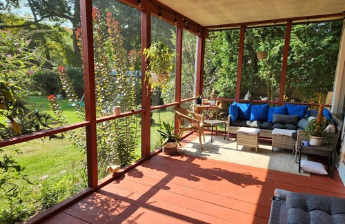 Granby House | Pet-Friendly Farmhouse with Fenced Yard – Perfect for Families & Relaxation