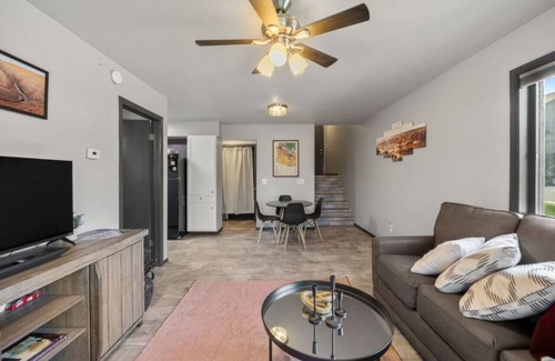 Flagstaff House | Pet Friendly Flagstaff home Mountain Views &Grill