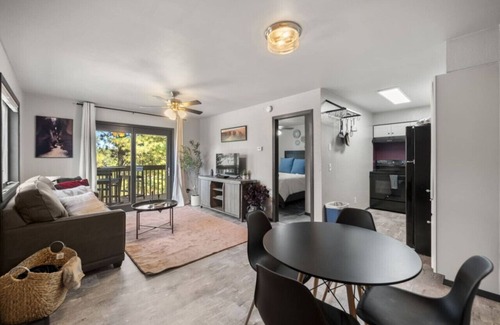 Flagstaff House | Pet Friendly Flagstaff home Mountain Views &Grill