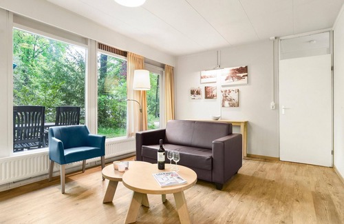 Krachtighuizen House | Pet-Friendly Forest Escape