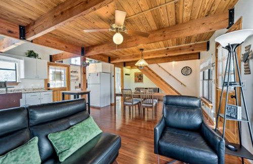 Fredericksburg House | Pet-Friendly Fredericksburg Cabin with Hot Tub!
